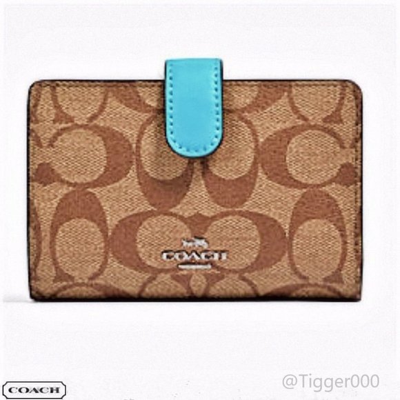 COACH NWT Medium Corner Zip Wallet - Picture 1 of 5
